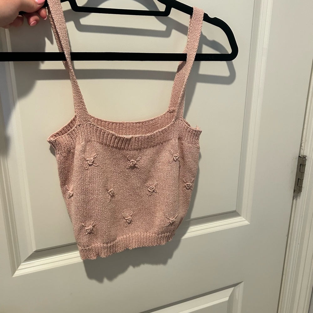 Knitted flower tank